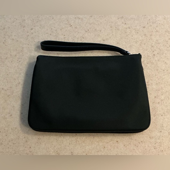 Kate Spade ♠️ New Yorkk Chelsea medium wristlet - Picture 2 of 4